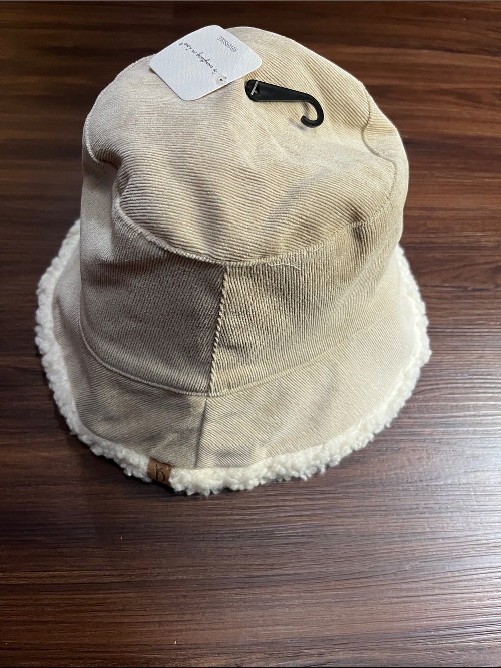 NWT Reversible Oatmeal & Sherpa Hat